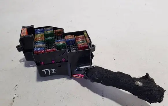 Volkswagen Touareg I Fuse box set 7L0941828BDD 7L0941828B