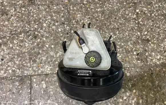 Mercedes-Benz S W221 Brake booster A2214302130