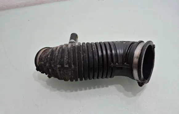 Air intake hose/pipe