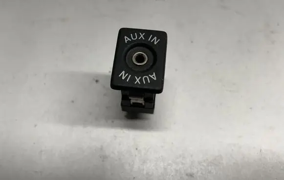 Volkswagen Golf V AUX in-socket connector 5M0035724 G50243