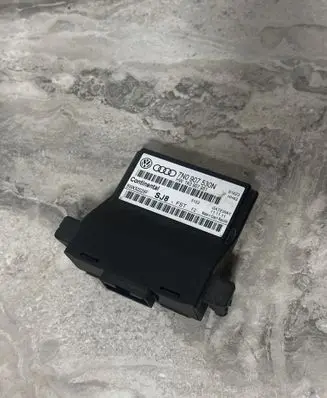 Volkswagen Tiguan Gateway control module 1K0907951 7N0907530N