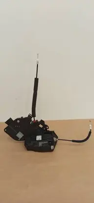 Land Rover Discovery Sport Front door lock FK72203A29EE C35606105