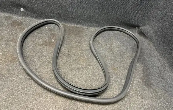 Jeep Grand Cherokee WL Front door rubber seal