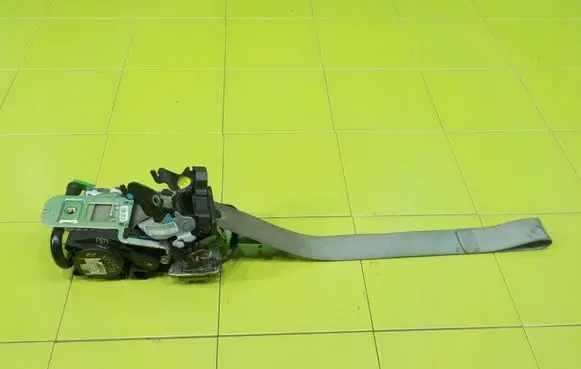 Mercedes-Benz E C207 W207 Front seatbelt 610035800D XP277