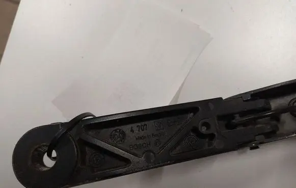 Volkswagen Touran I Front wiper blade arm 2K1955410