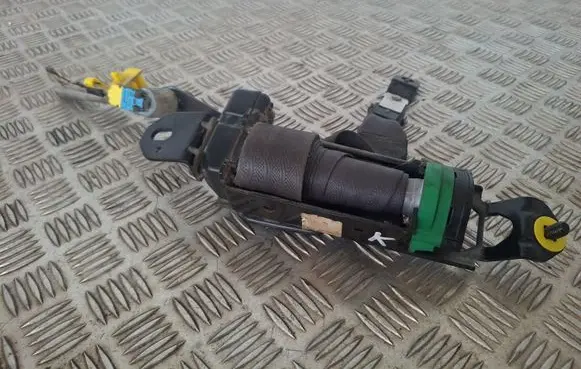 Volvo V70 Front seatbelt 
