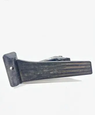 Accelerator throttle pedal