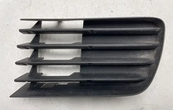 Toyota Prius (XW20) Front bumper lower grill 5311247020