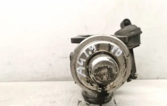Audi A4 S4 B6 8E 8H EGR valve 038129637