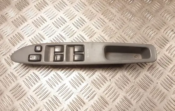Toyota Avensis Verso Electric window control switch 8404044030