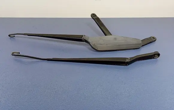 Nissan Almera Tino Front wiper blade arm