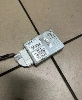 BMW 7 F01 F02 F03 F04 Air suspension control unit module (rear) 6857942