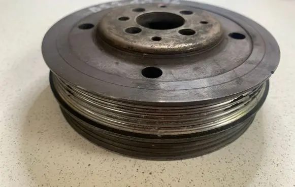 Volkswagen PASSAT B5.5 Crankshaft pulley 038105243F 038105243