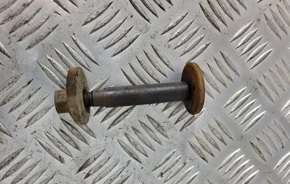 Mitsubishi L200 Front suspension camber bolt 