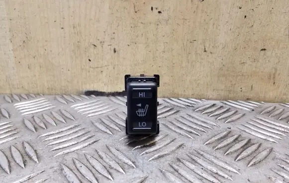 Nissan Juke I F15 Seat heating switch