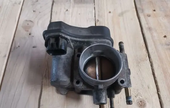 Opel Zafira A Throttle valve 25177983