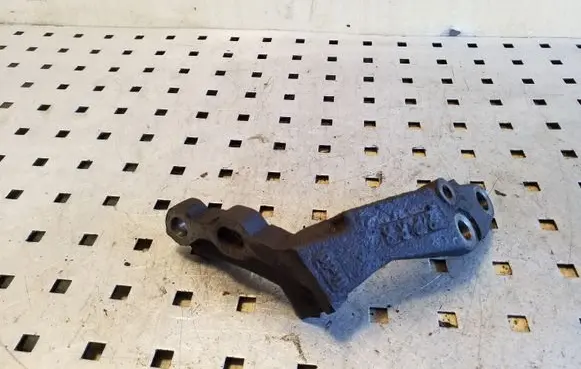 Toyota Verso Engine mounting bracket