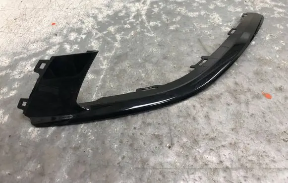 Rear bumper trim bar molding