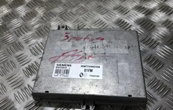 Renault Laguna I Engine control unit/module 7700867290 hom7700860308
