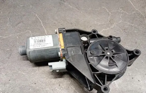 Citroen C4 Cactus Front door window regulator motor 9674252380