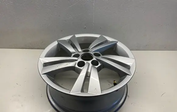 Skoda Fabia Mk3 (NJ) R15 alloy rim 6V0601025m 025M