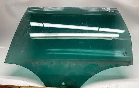 Volkswagen PASSAT B6 Rear door window glass 43R007954 A011404