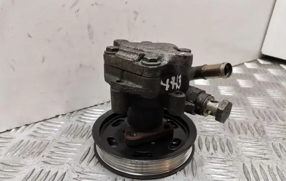 Volkswagen PASSAT B5.5 Power steering pump 038145255D 8E0145177