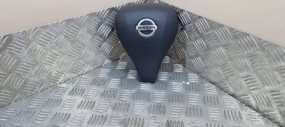 Steering wheel airbag