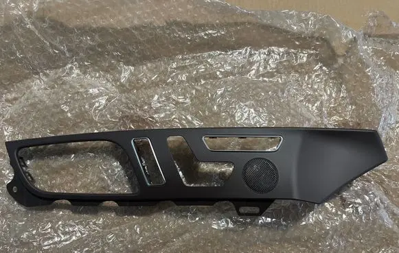 Mercedes-Benz SL R231 Front door card panel trim A2317270328 2584931 82227003