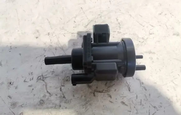 Mercedes-Benz ML W163 Turbo solenoid valve A0005450527