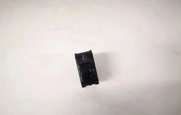 Nissan Qashqai Headlight level height control switch