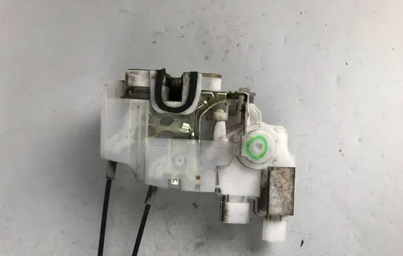 Subaru Legacy Front door lock