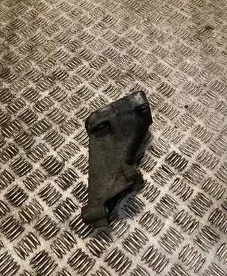 Engine mounting bracket