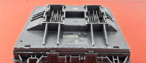 Volkswagen Amarok Central body control module 7E0937089C