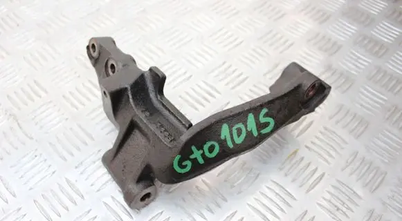 Mitsubishi 3000 GT Engine mounting bracket