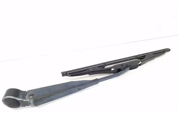 Rear wiper blade arm