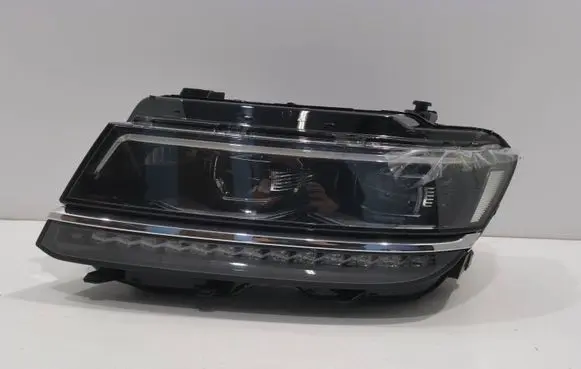 Volkswagen Tiguan Headlight/headlamp 5NB941081D