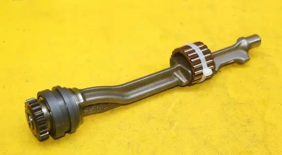 Seat Leon (5F) Oil pump balance shaft 06K103337A