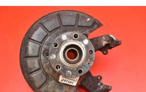 Skoda Octavia Mk2 (1Z) Front wheel hub spindle knuckle