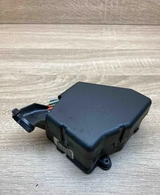 Volkswagen PASSAT B6 Fuse box set 3517817