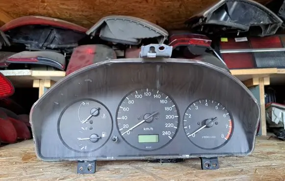 Mazda 323 F Speedometer (instrument cluster) BH1CB 7MBH1CB