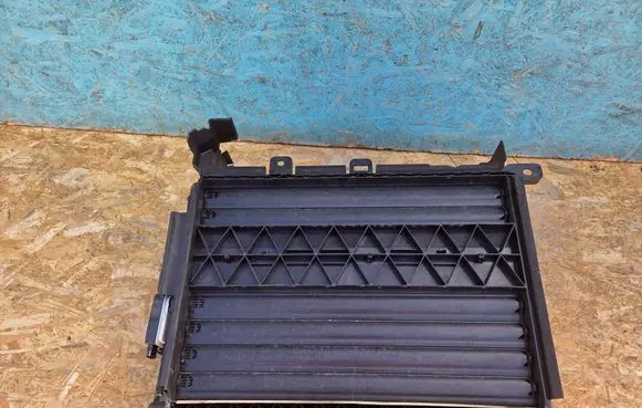 Opel Mokka B Radiator support slam panel bracket 9836865380
