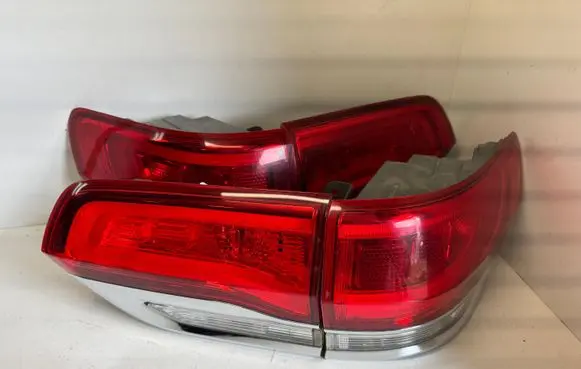 Jeep Grand Cherokee Rear/tail lights set P68110000AC P68110046AC P68110047AC