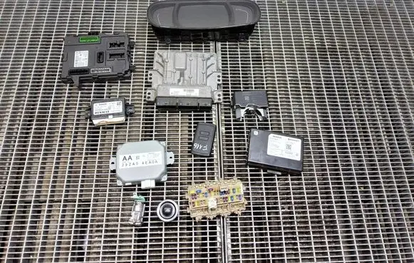 Renault Kadjar Engine ECU kit and lock set 237107137R A2C12510104