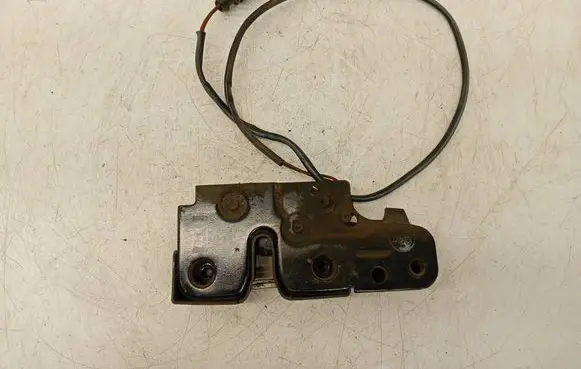 Audi A3 S3 8P Engine bonnet/hood lock/catch 8P0823509H 120808