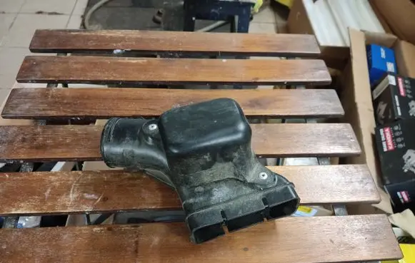 Mitsubishi Outlander Air intake duct part 