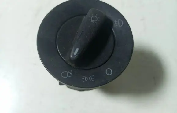 Volkswagen Golf IV Light switch 1C0941531