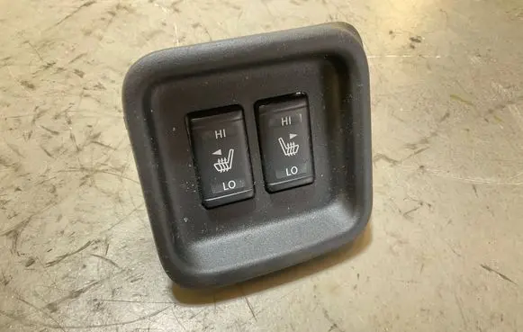 Nissan Juke I F15 Seat heating switch 