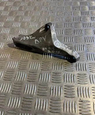 Audi A4 S4 B7 8E 8H Engine mounting bracket 8E0199307S A1112601