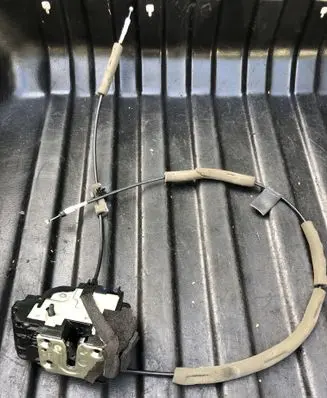 Infiniti FX Rear door lock 13011782 P536